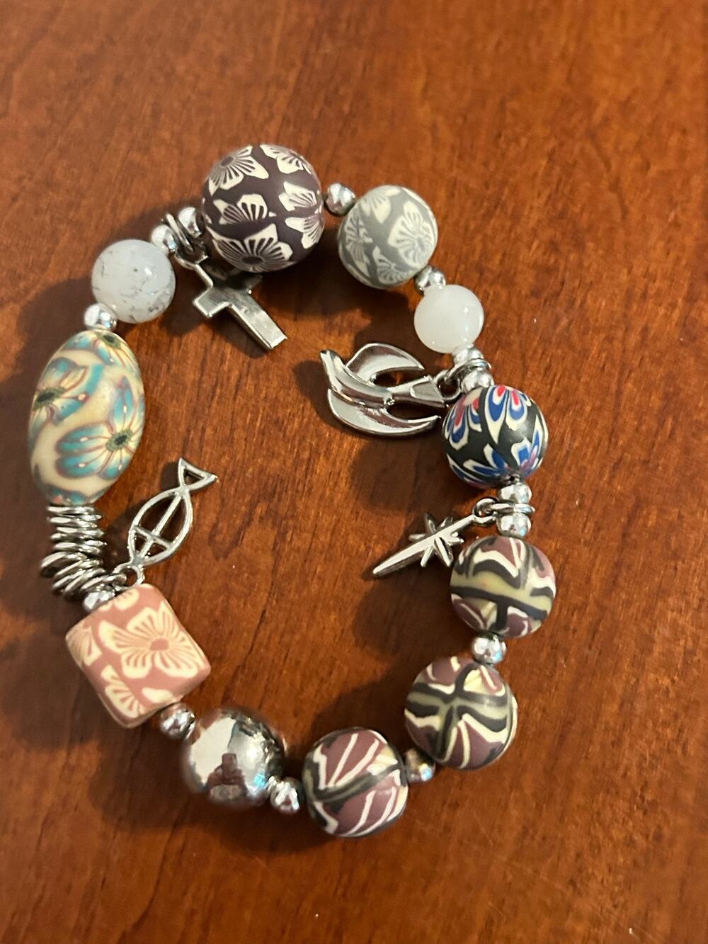 Vintage Christian Religious Stretch Bead Bracelet Cross Dove Fish Ichthys Charms